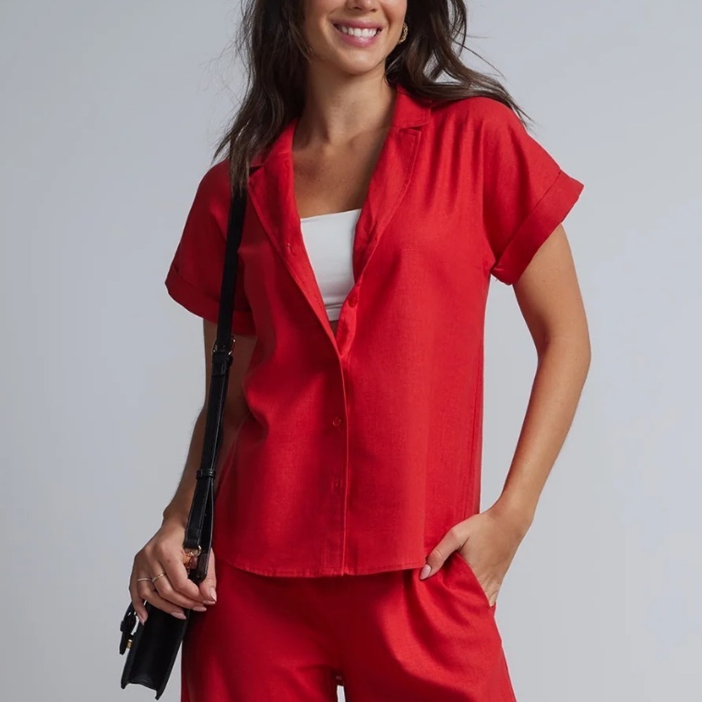 New York & Company Red Short-Sleeve Button-Down Shirt